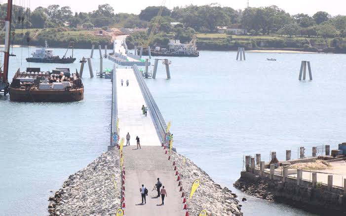 kema_ruth's tweet photo. As we celebrate Kenya at 57 years, we also appreciate the Liwatoni floating built to ease pressure on the Likoni ferry crossing by taking up most of the foot traffic, so ferries can serve vehicular and cargo crossing between Mombasa and the South Coast.
#57Challenge @5thestateKE https://t.co/RXOg0djnCB