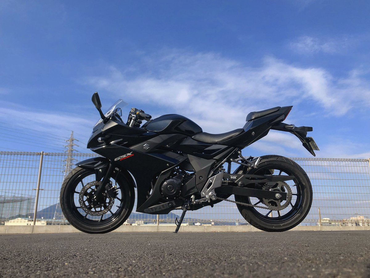 ____Maaaaki's tweet photo. 名前：⬆️⬆️
性別：♀
年齢：22
身長：154
住み：熊本
愛車：#GSX250R 🏍🔰
一言：R2. 09.09 ジスペケ契約
　　　　　10.26 納車
　　　　　11.26 普通二輪免許取得

カスタムしたい🥺写真撮りまくりたい🥺ツーリング仲間欲しい🥺

#バイク乗りとして軽く自己紹介
#バイク好きと繋がりたい
#バイク女子 https://t.co/9mIUOQSQkr