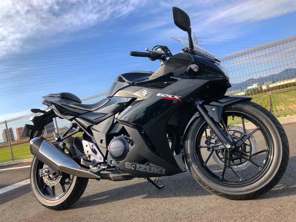____Maaaaki's tweet photo. 名前：⬆️⬆️
性別：♀
年齢：22
身長：154
住み：熊本
愛車：#GSX250R 🏍🔰
一言：R2. 09.09 ジスペケ契約
　　　　　10.26 納車
　　　　　11.26 普通二輪免許取得

カスタムしたい🥺写真撮りまくりたい🥺ツーリング仲間欲しい🥺

#バイク乗りとして軽く自己紹介
#バイク好きと繋がりたい
#バイク女子 https://t.co/9mIUOQSQkr