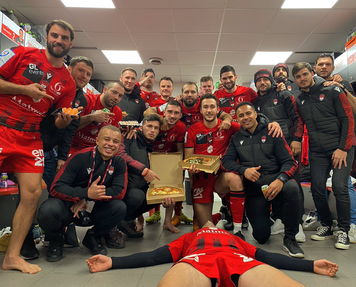 La pizz’ de la victoire ! 🍕👌
#TeamLOU 🔴⚫️