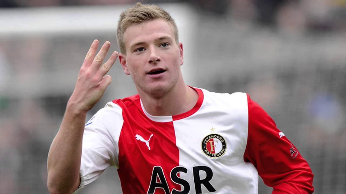 John Guidetti, footballeur. Alavés 29 sélections 1 Premiership, 1 Coupe ECOVenu de Suède, il ne joue qu’1 match pour Manchester City entre 2008 et 2015. Entre autre à cause d'une intoxication alimentaire qui lui paralyse la jambe droite à un anniversaire. Peu utilisé.