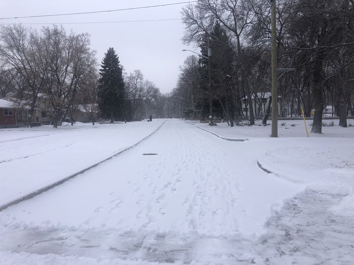 How about that foot traffic at 9am!No car tracks yet. Gonna do a@bike ride after I shovel