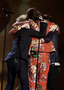 Prince_larrie's tweet photo. ✨🍉5 years.. God it only seems like yesterday I was begging my mum to get me tickets to go see them live. Their contract ended today so hopefully they will get back together now they’re not being controlled, even if they don’t I will always support them no matter what✨🍒 TPWK https://t.co/p2ypgqTvSt