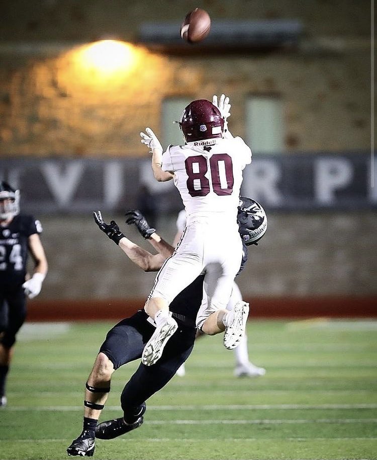 DrewMor33606167's tweet photo. So grateful for these past four years. #loyalforever @cwrightjr14 @CoachVanecek @MikeRosenthal79 @AustinMaroonFB https://t.co/w80pXLz5Vd