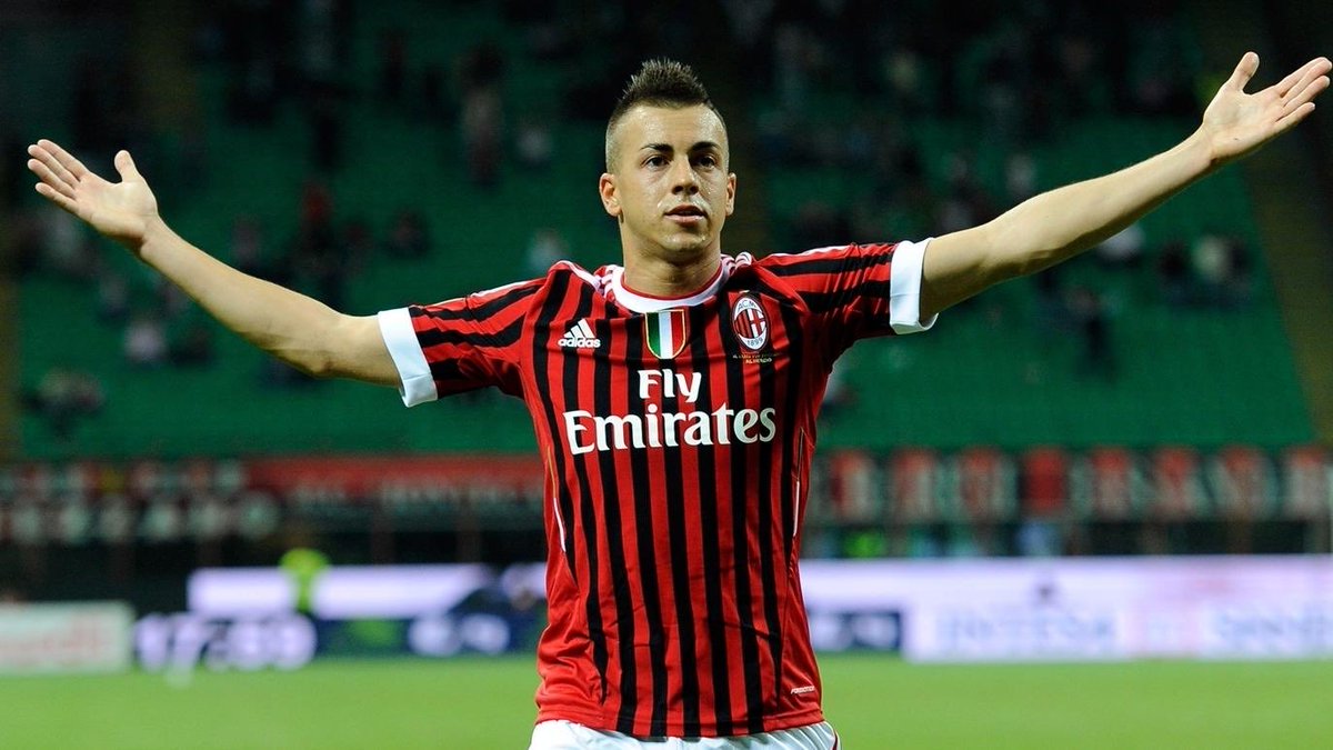 Stefan El Shaarawy, footballeur. Shenhua 28 sélections 1 Coupe de ChineFormé au Genoa, « petit pharaon » rejoint Milan pour 20M€ en 2011. 2e du Golden Boy 2012, il est une des pires recrues de l’histoire de la Ligue 1 à Monaco. 3 ans à la Roma et direction la Chine.