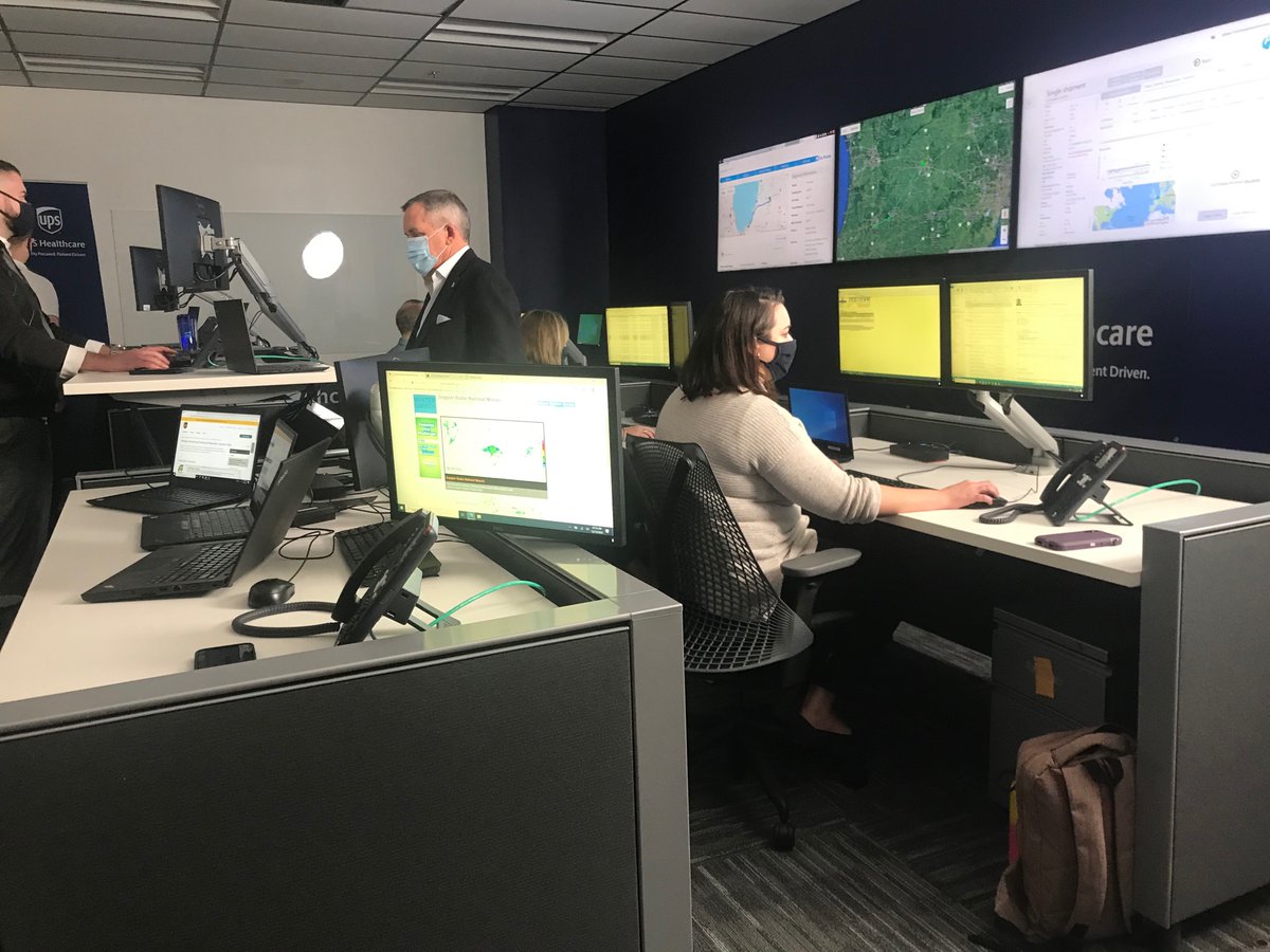 It’s a beautiful morning for coronavirus vaccines to be shipped across the country — and as luck would have it, that’s exactly what’s happening today at the UPS Worldport in Louisville. The  @courierjournal is out here to watch as they arrive, more updates coming.