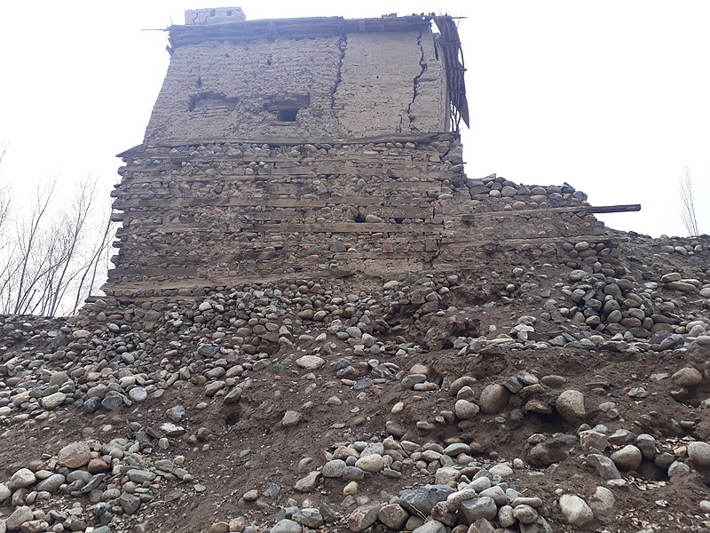 Dorkhund FortIt is located in the Yasin valley.It was constructed in the 15th Century by the Khoshwaqt dynasty but was ultimately destroyed by the Dogras in 1862.Little of it survives today.