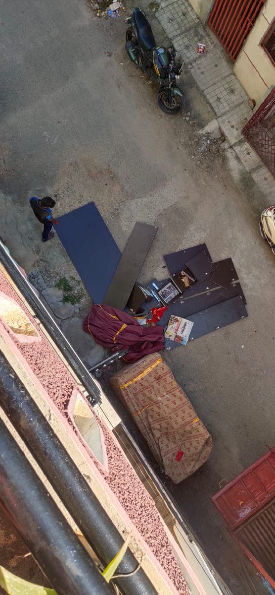 Jasmeetgurusikh's tweet image. Booked @DRSAgarwal for shifting GC No:4717304
My Almira had fallen from 2nd floor &amp;amp; destroyed.They made promises to get me the amount reimbursed while taking the payment.
Now they refused all the commitments and started lying
Stay away from such cheaters #BoycottDRSAgarwal