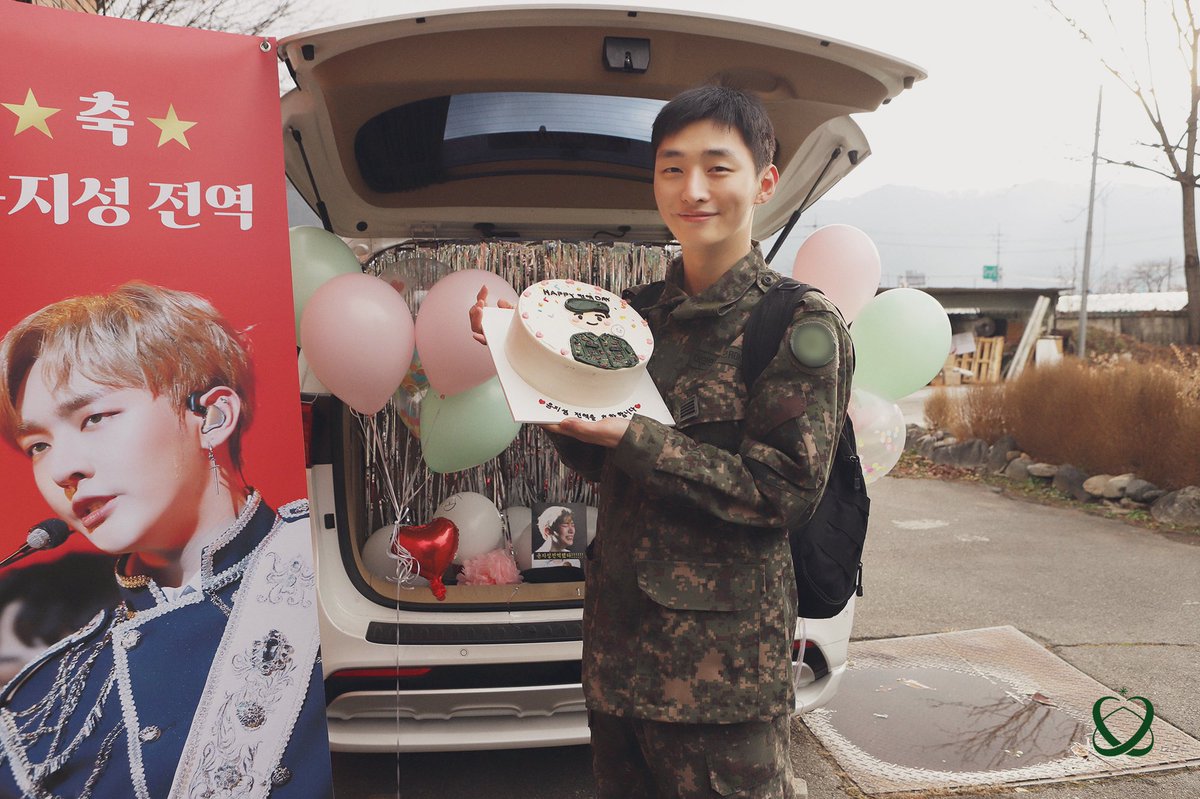 my1019ld's tweet photo. ウリリーダーおかえりなさい〜〜🥺🤍
本当におつかれさまでした´`*♡♡
#Happy_YJS_Back
#우리도이제_밥알대장님_있지룽 https://t.co/5B99iHNvm2