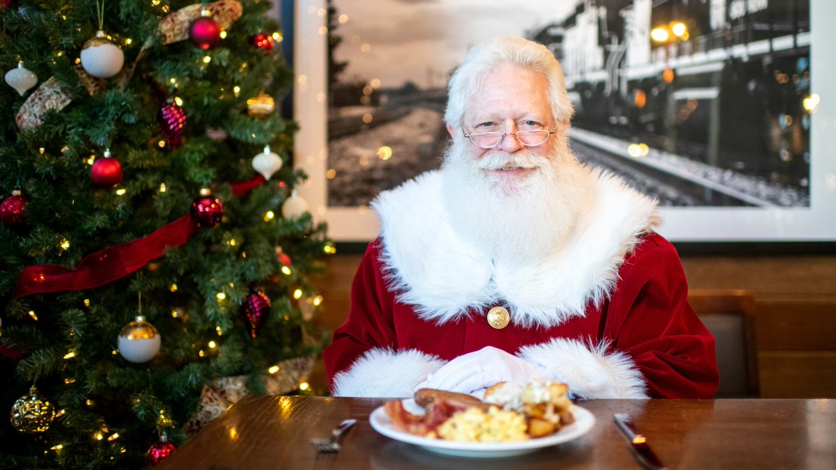 AvalonInsider's tweet photo. Thanks to everyone who came to Breakfast with Santa at @AvalonCFA yesterday! We can't wait to see some more of you next weekend at @OakAtlanta for our sit-down meal with the man in red! https://t.co/o1NkfHFy9c