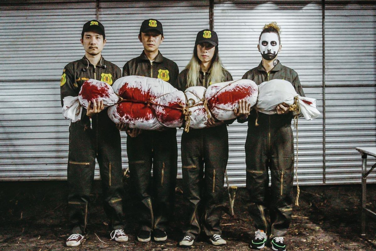 sirotek's tweet photo. Big Mountain Music Festival ประกาศคืนเงินคนดูหลังผู้ว่าส่งตำรวจปิดงาน โซเชียลเชื่อการเมืองเอี่ยวหลังสามนิ้วพรึ่บ, ใส่เสื้อสมศักดิ์เจียม,เล่นเป็ดเหลือง, ประกาศศักดินาจงพินาศ และแตะประเด็นผู้ลี้ภัยคดี112ถูกฆ่าแล้วผ่าท้องเอาหินยัดศพถ่วงทิ้งแม่น้ำโขงกรณี"สุรชัย ด่านวัฒนานุสรณ์"ปี2561 https://t.co/NXuyisjLqf