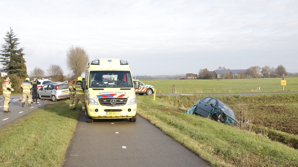 Bestuurder gewond bij aanrijding in Duiven. -..