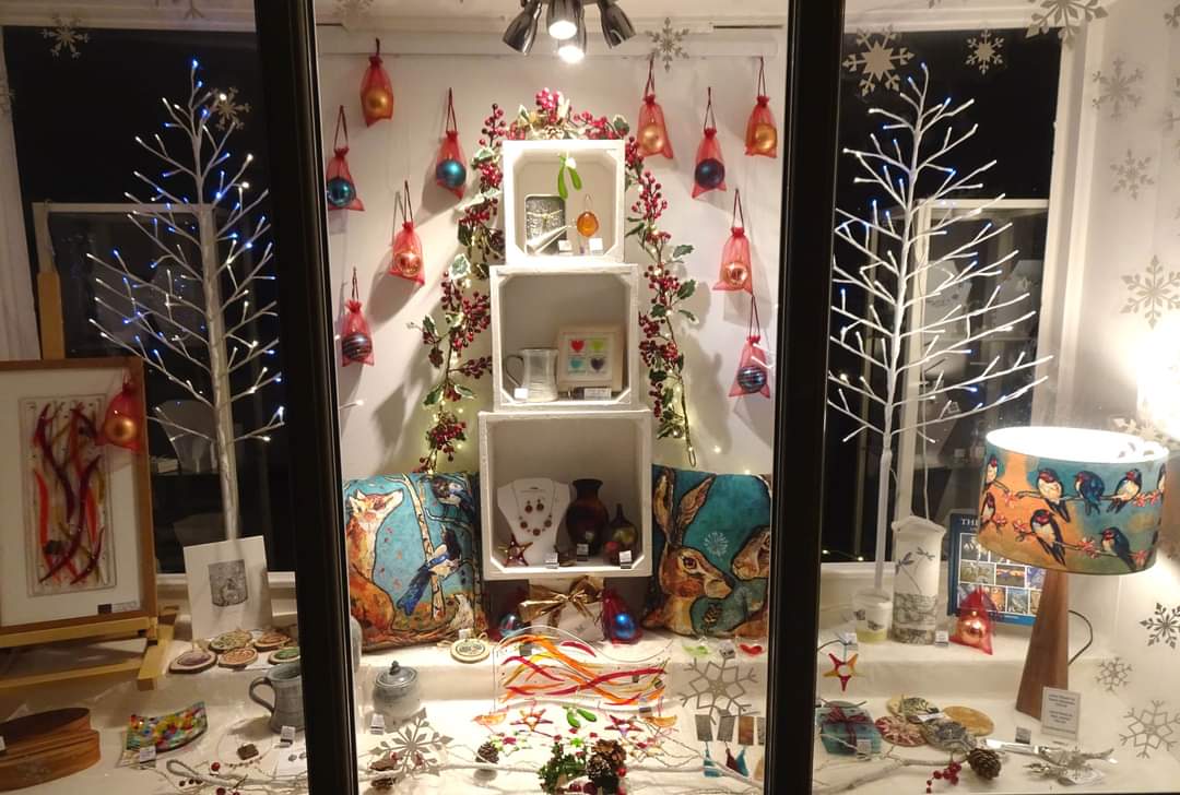 IngletonGala's tweet photo. Beautiful hand made Christmas decorations at stonegate glass studio. https://t.co/R4M4LBmNzn