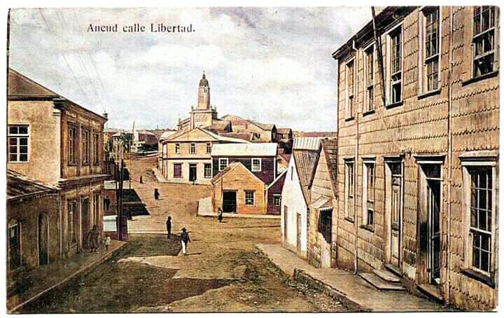 ChilweThe's tweet photo. Ancud año 1925, calle Libertad
El antes y después de la restauración #foto #fotografia #fotorecuerdo #colores #restauracion #visitancudchiloé #Fotos  #photography  #photo https://t.co/PZbBP45H1j