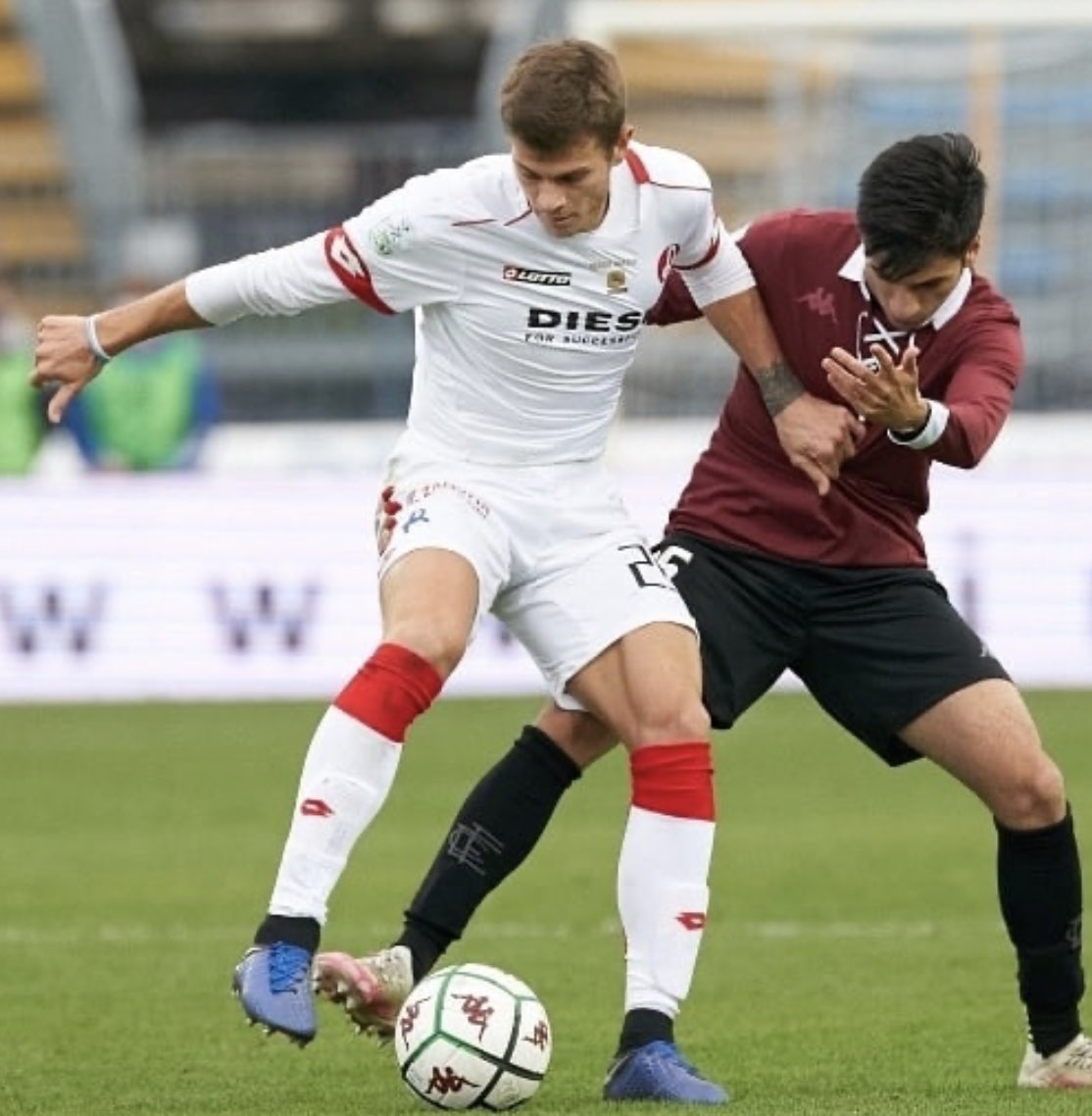 Samuele Longo, footballeur. Vicenza (D2) 0 sélectionSigné par l’Inter à 17 ans, il n’y joue que 41 minutes en 11 ans. Baladé en prêt (Genoa, Espanyol, Vérone, Vallecano, Cagliari, Frosinone, Girona, Tenerife, Huesca, Cremonece, La Corogne, Venise), il est parti cet été.