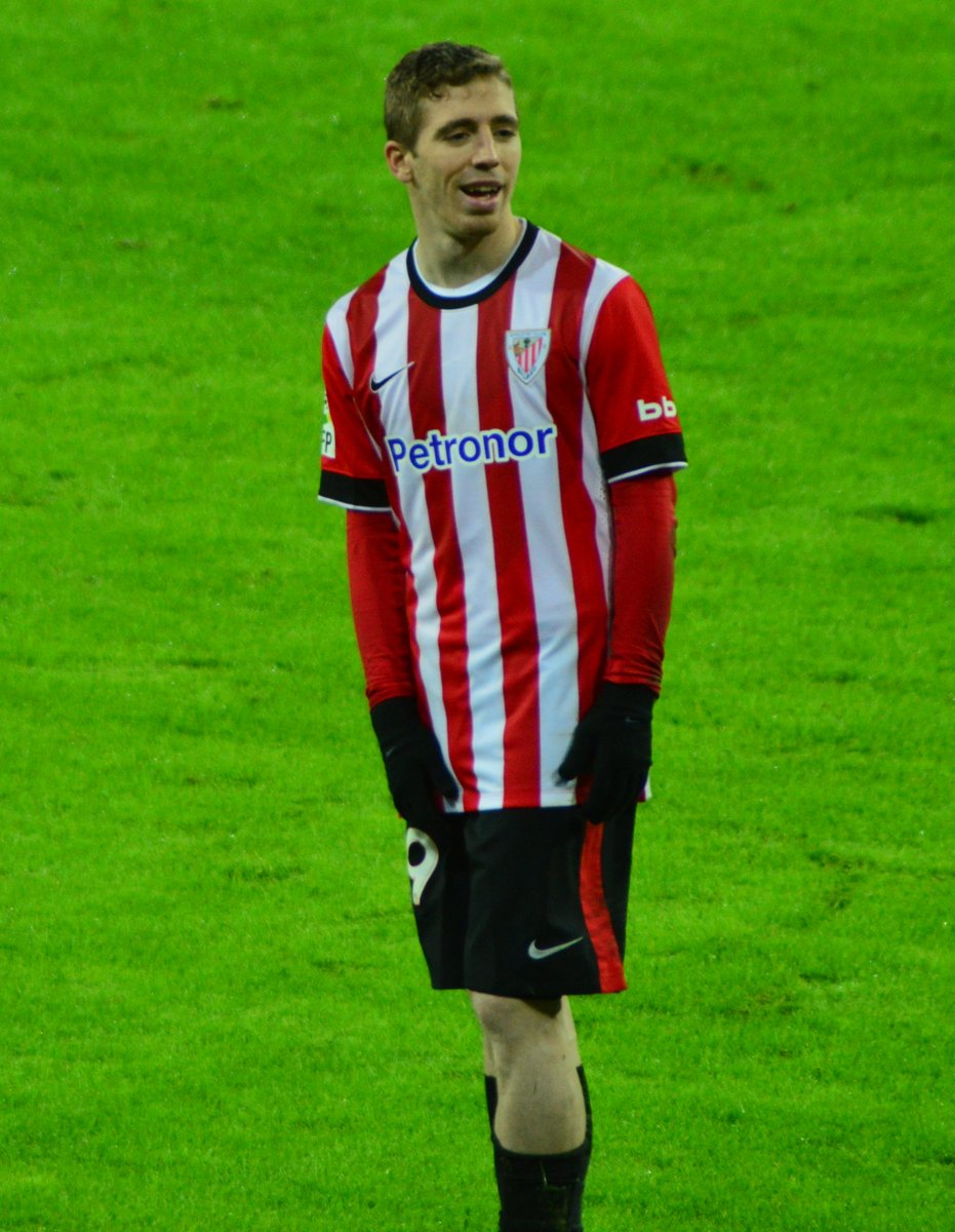 Iker Muniain, footballeur. Athletic Bilbao 3 sélectionsRévélation 2010/11 de la Liga, il a toujours été fidèle au club basque, qu’il fréquente depuis 2005. 420 matches plus tard, il est toujours titulaire, mais n’a pas franchi ce palier pour être souvent sélectionné.