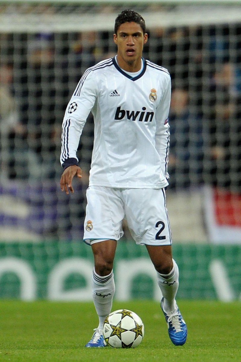 Raphaël Varane, footballeur. Real Madrid 70 sélections 1 Coupe du monde, 4 Ligue des champions, 3 Liga, 1 Coupe d’ESP, 2 Supercoupe d’ESP, 3 Supercoupe UEFA, 4 CDM ClubFormation éclair à Lens, il signe à 18 ans pour le Real qu’il idolatrait. Dans une passe compliquée.
