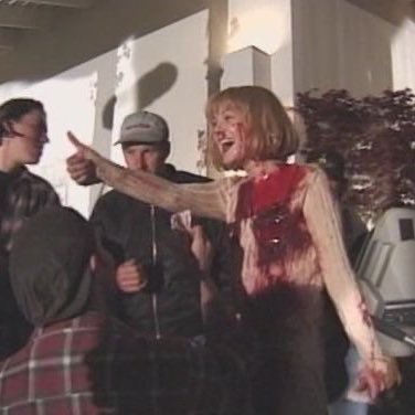 GhostfaceTalks_'s tweet photo. A peek behind the magic.

Scream (1996) https://t.co/F9SeYSDiyq