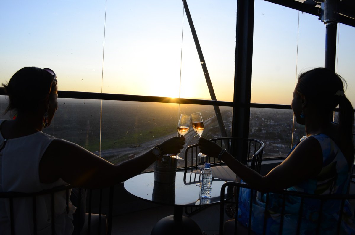 momsgiving's tweet image. Sundowner vibes on the rooftop at the Curve by the Park Cheers to a weekend well spent ☀️

Photo: @OVybz

#momsgiving #sundowner #momsgivingafrica