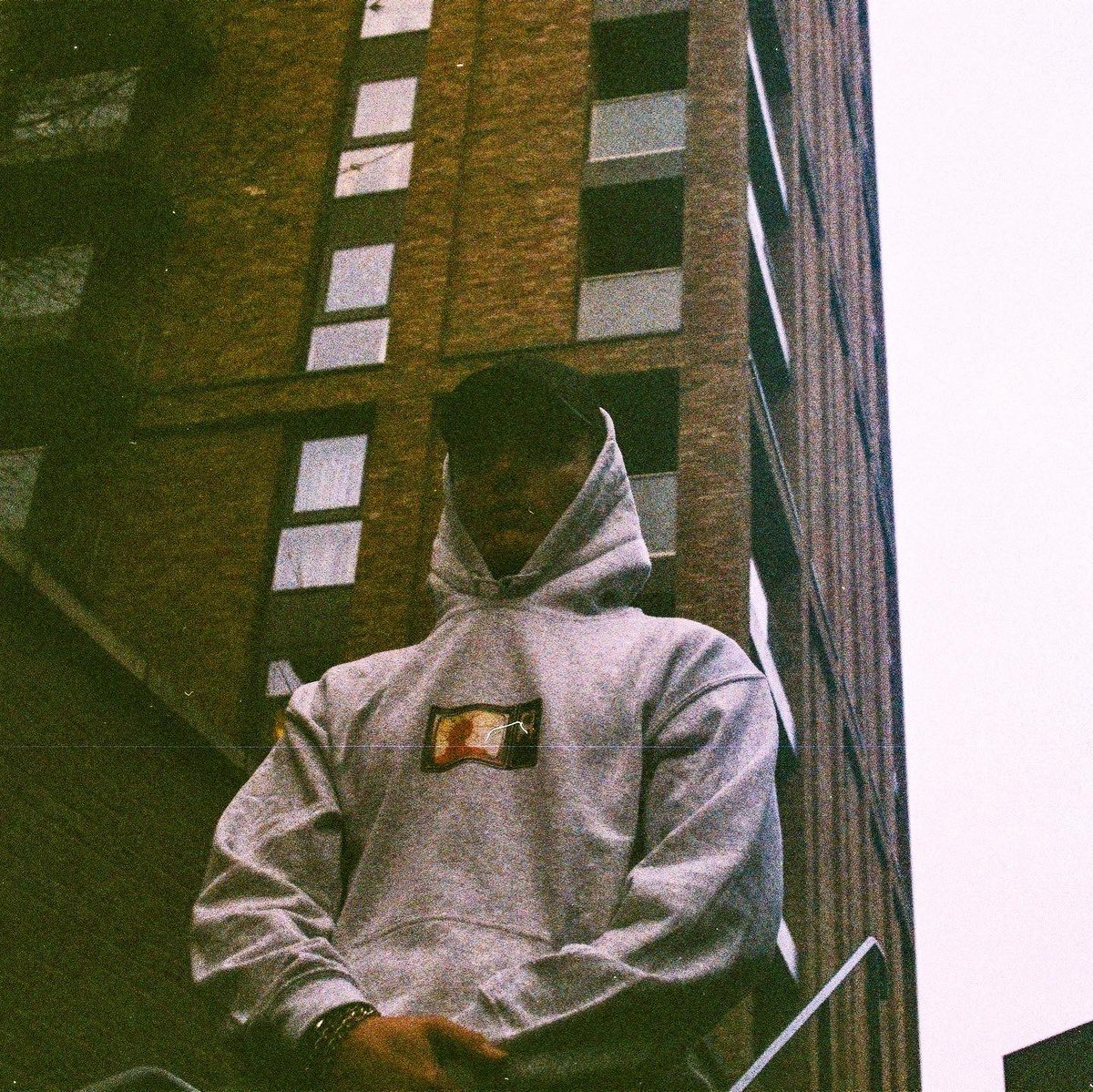 disenraged's tweet image. A closer look at the Watch Disenraged hoodie ft. @iamldon / Photography by Disenraged 📸

#photography #photooftheday #fashionphotography #streetwear #streetfashion #photoshoot #fashionmodel #fallfashion #35mmfilm #filmphotography #disenraged