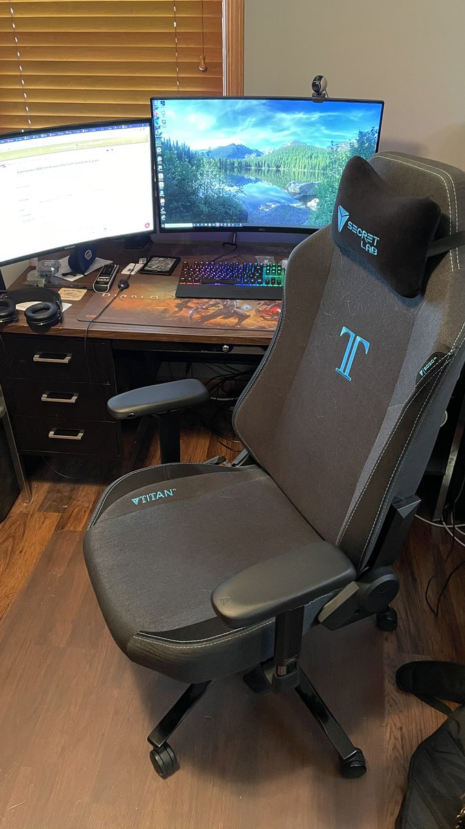 CordCooper's tweet photo. Loving my #Secretlab chair!  So sturdy and comfortable. https://t.co/g098MBvmom