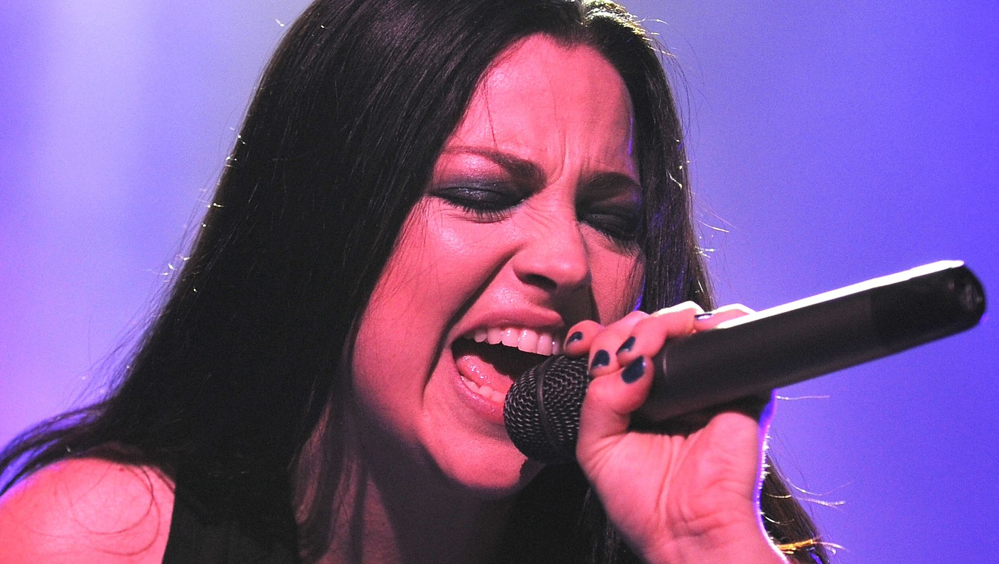 Happy birthday, Amy Lee! What\s your favorite Evanescence song? 