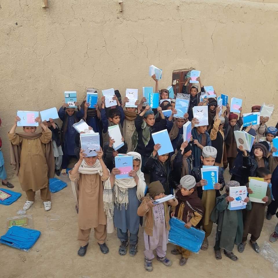 AB_Safdari's tweet photo. نسل نو موسی قلعه کتاب به دست گرفته اند.
این خبر خیلی خوب میباشد.
به امید باسواد شدن تمام کودکان، جوانان و زنان دور افتاده افغانستان
#هلمند
#موسیقلعه
#طالبان
#معارف
#امید
@Reporterlyaf
#Afghanistan
#Helmand
#Musaqala
#Hope
#afghanistan2020 https://t.co/7YkkQXR72G