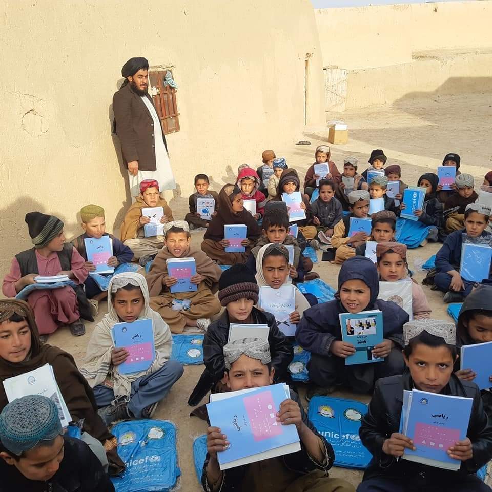 AB_Safdari's tweet photo. نسل نو موسی قلعه کتاب به دست گرفته اند.
این خبر خیلی خوب میباشد.
به امید باسواد شدن تمام کودکان، جوانان و زنان دور افتاده افغانستان
#هلمند
#موسیقلعه
#طالبان
#معارف
#امید
@Reporterlyaf
#Afghanistan
#Helmand
#Musaqala
#Hope
#afghanistan2020 https://t.co/7YkkQXR72G