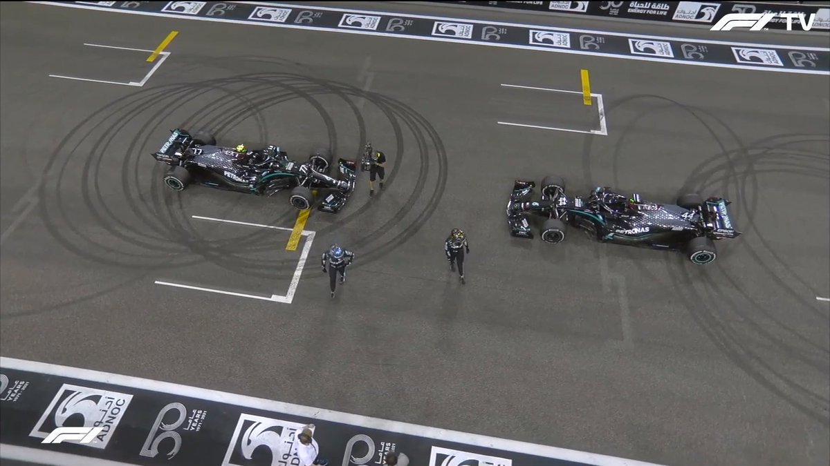 TelemetricoF1's tweet photo. Show propio! @MercedesAMGF1 a toda #Donuts
@ymcofficial @F1
@LewisHamilton @ValtteriBottas
13 victorias sobre 17 posibles
11 #LH44
03 #VB77
254 pts más que #RedBull
Casi 6 carreras de diferencia en constructores
#AbuDhabiGP
#F1 #TelemetricoF1 #F1ap https://t.co/FMdYurofx2