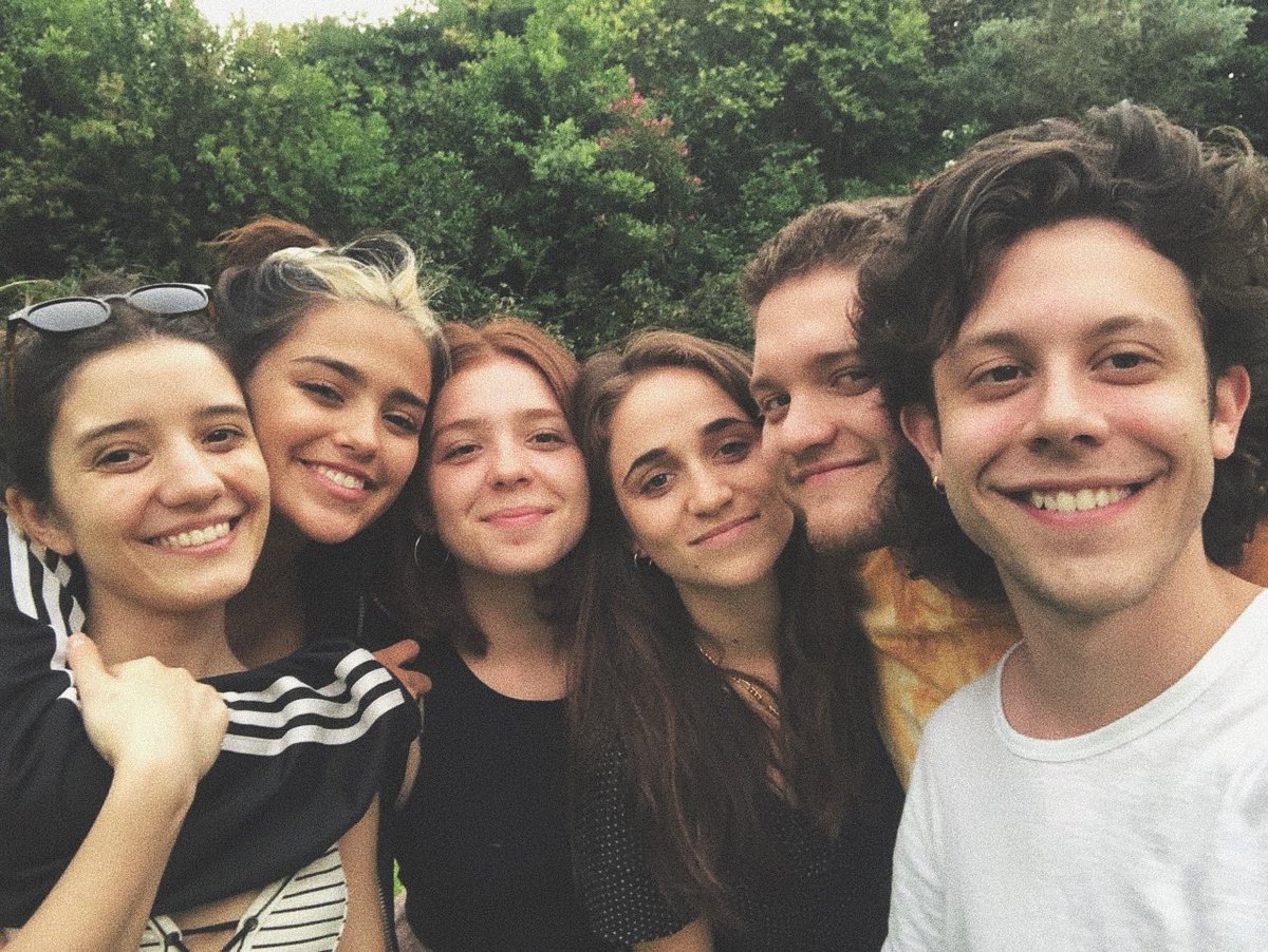 caro_kopelioff's tweet photo. Hoyyyy 20:30 ultima función por streaming con este equipo del amor💞💘💞 aquiiii para sacar las entradas https://t.co/sJVQ7HiQvL ✨✨✨✨ https://t.co/AvTje8I0ks