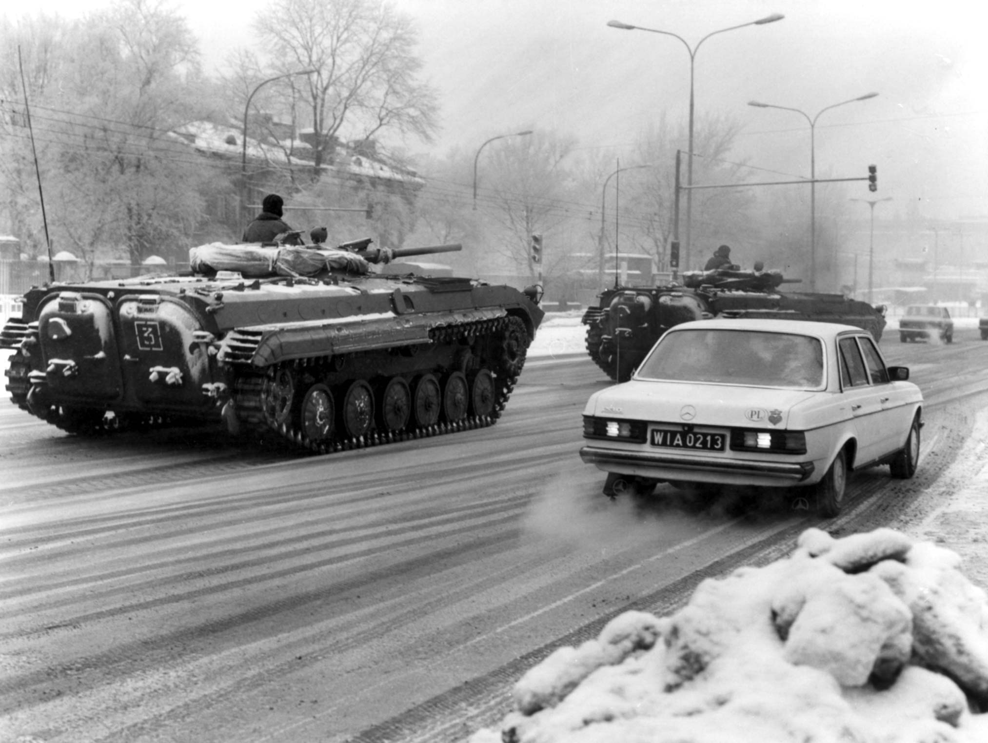 Ввод военного положения. Военное положение в Польше 1981. Польша 1981. Польша военное положение 1980. Введение военного положения в Польше 1981.