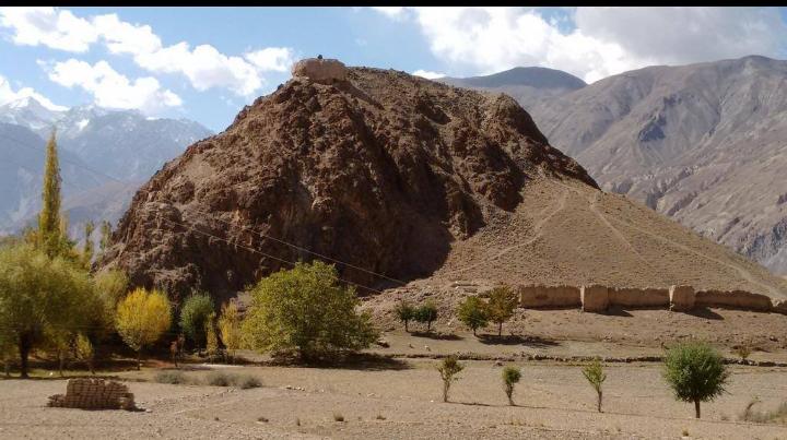 Mooduri FortLocated in the Yasin valley.It was built on the river Asam Bar.The Dogras eventually destroyed it.