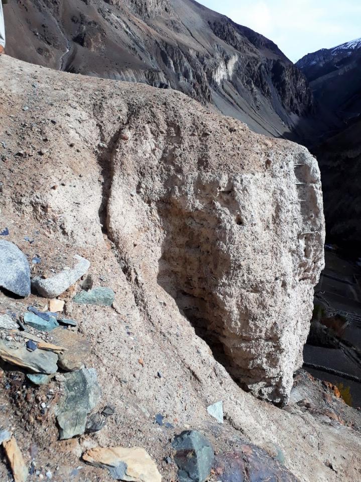 Mooduri FortLocated in the Yasin valley.It was built on the river Asam Bar.The Dogras eventually destroyed it.