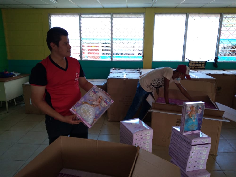juventudsandi11's tweet photo. Js De La UVE Brenda Cano Torrez Realiza Conteo De Juguetes Para Ser Distribuido A Diferentes Centros Educativos @88_zuiga. @taniasandinista. @CTipitapa. @CeAcosta_  @AzoteNica. @NACIONSANDINIS1. @Comunica2Tip @PLOMOdeamor. @PlomoDeAmorHP https://t.co/ATT1yImcYQ