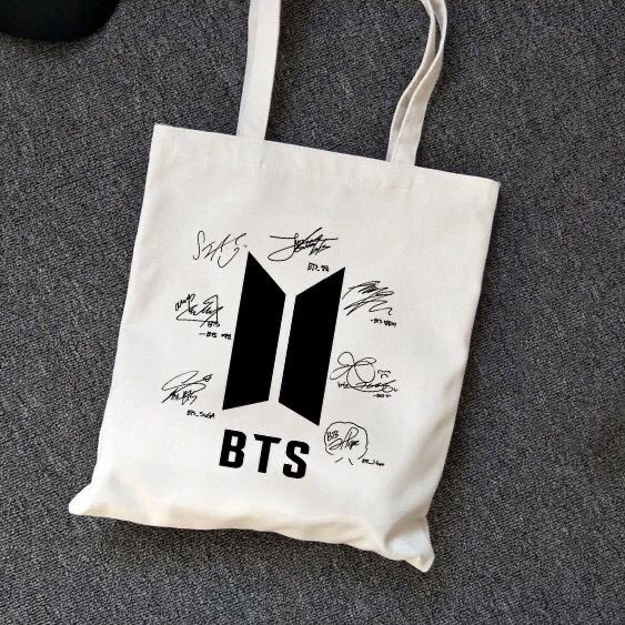 xxsunshinebeexx's tweet photo. PREORDER 

BTS TOTEBAG
•
RM16 exclude postage https://t.co/yf5x8wf7EC
