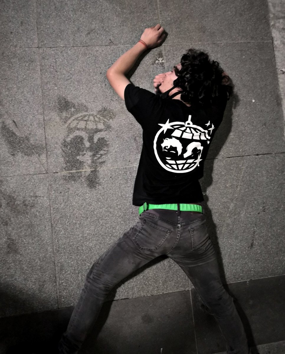 xFALLENxZOMBIEx's tweet photo. That One Time I Sk8 So Hard
Til I Was Drenched
And When I Lay Down To Finally Rest
The Logo Of Pastel Lite's Shirt
Got Imprinted On The Ground
#PastelLite #Sayangs #HelloSayang
#CityPop #SynthPop #BedroomPop
#Indie #Disko https://t.co/WpnDwQwJJT