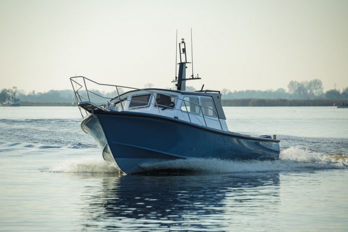 Hesteroz's tweet photo. Mijn ex Erik is de allerbeste botenopknapper, kijk dan 💙 Als nieuw! Nu te koop https://t.co/enpXsPzbao… #boottekoop #botentekoop #refit https://t.co/nAJhYdLk09