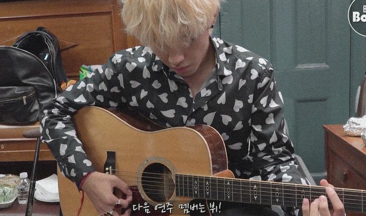  #TaylorSwift    #KIMTAEHYUNG