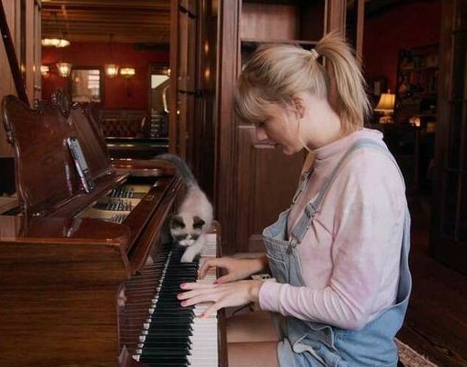  #TaylorSwift    #KIMTAEHYUNG