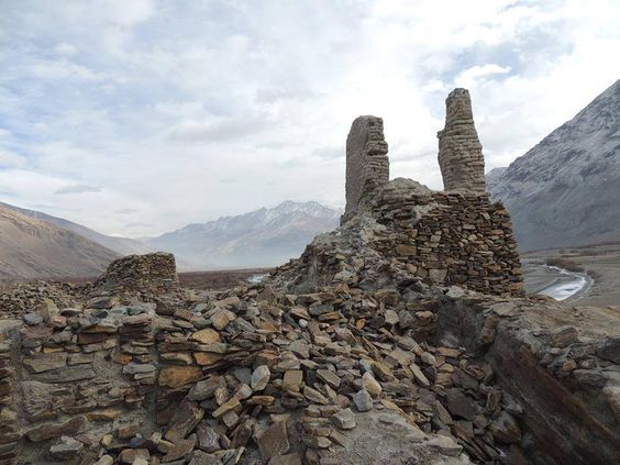 Ondra FortLocated in the village of Gulmit, it was constructed by Qutlug Baig in the 16th Century.Unfortunately, it is mostly in ruins today.