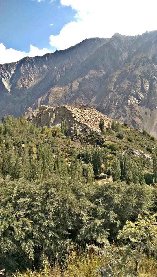 Ondra FortLocated in the village of Gulmit, it was constructed by Qutlug Baig in the 16th Century.Unfortunately, it is mostly in ruins today.