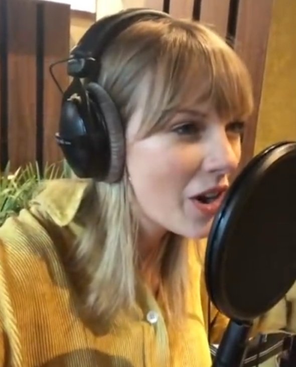  #TaylorSwift    #KIMTAEHYUNG