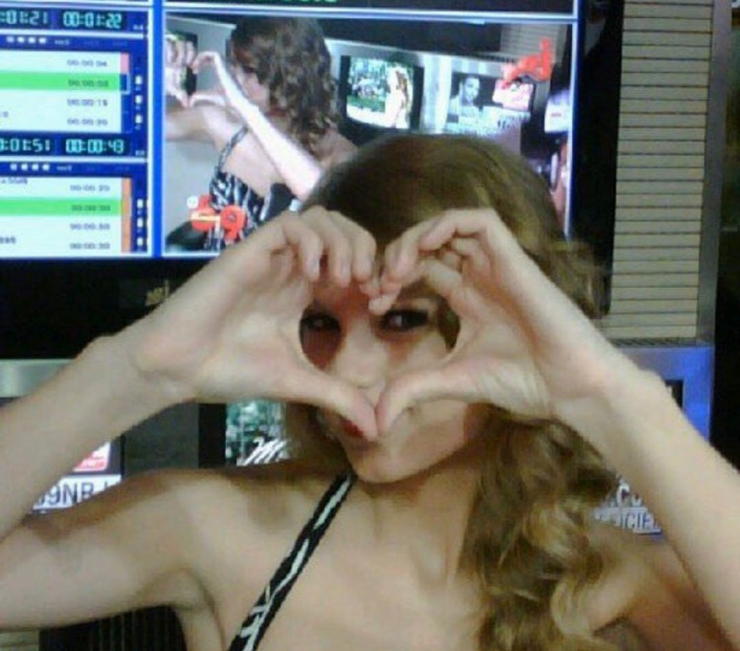  #TaylorSwift    #KIMTAEHYUNG