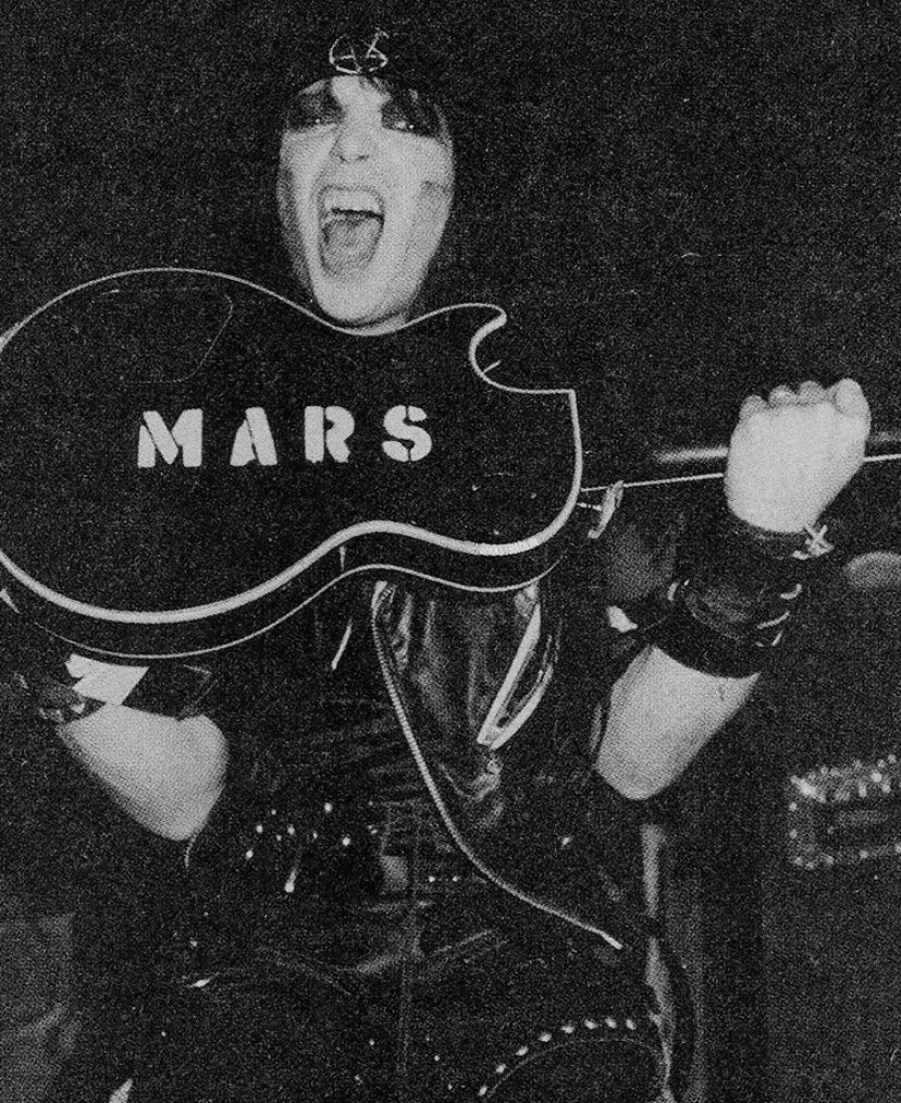 beatvce's tweet photo. Yo! iβm super sorry for this LONG absence but iβve been so busy with school and thoughts. so iβve stopped using twitter. but hey iβm here again. #MickMars is still my hero and will be forever. hope youβre doing fine, anyway, Mick.π€π½ππΌ
#AlienGoth #Hero #GuitarHero https://t.co/itAxp71rK4