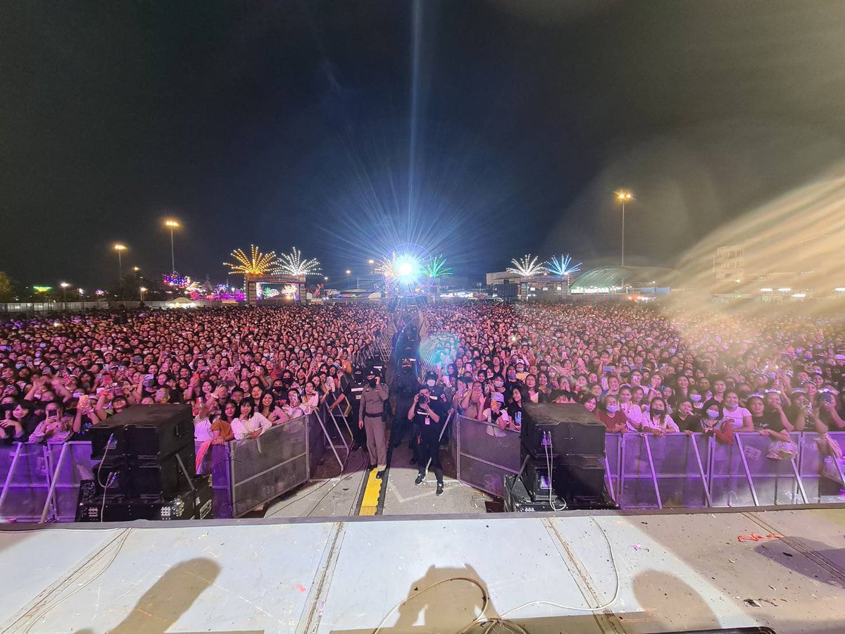 flowergload's tweet photo. @DLB19841 ให้ทายว่าจะกักตัวไหม https://t.co/qYqHXxn6Tp