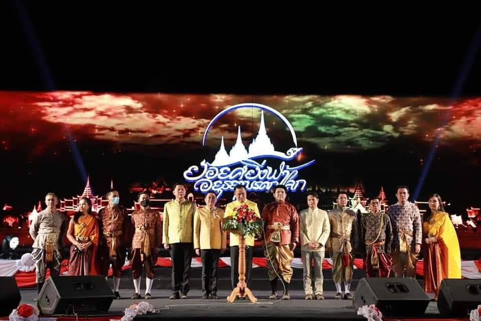 flowergload's tweet photo. @Premiered19 บนเวทีคืออะไรคะ งงไปหมดแล้วหน้ากากล่องหน https://t.co/6cIfwggiGL