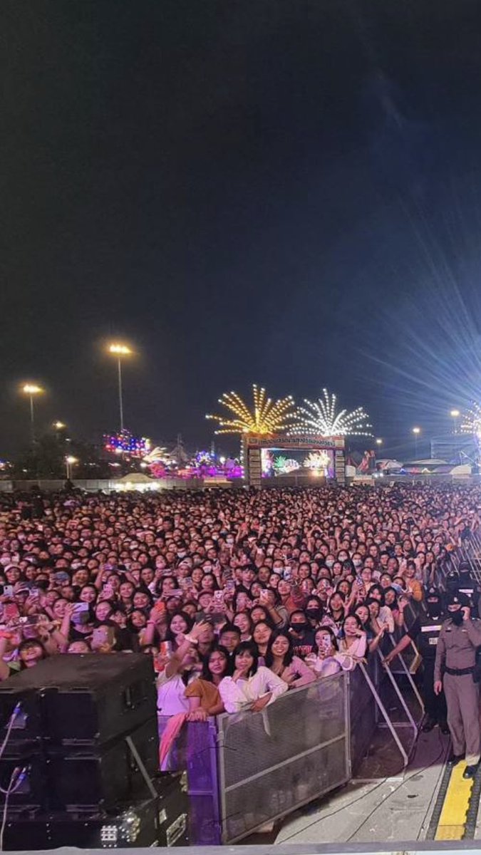 flowergload's tweet photo. @Premiered19 หน้า���วทีที่ยืนฟันจะเฉาะอยู่นั่นอะไรคะ หน้ากากหรอ https://t.co/lRN6wX3oT5
