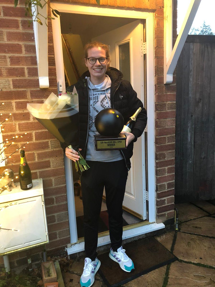 Back home and getting some special gifts ☺️☺️ congrats <a href="/SJPerry15/">Sarah-Jane Perry</a> 🎉🎊