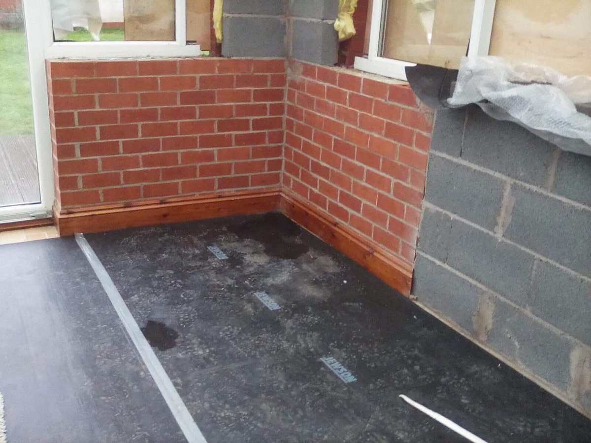 RoryToddlerLife's tweet photo. @SolarFrame wrongly measured my parents conservatory 3 times and delayed until mid January and you leave them with this! @BBCWatchdog https://t.co/CdCqOBwt4Z