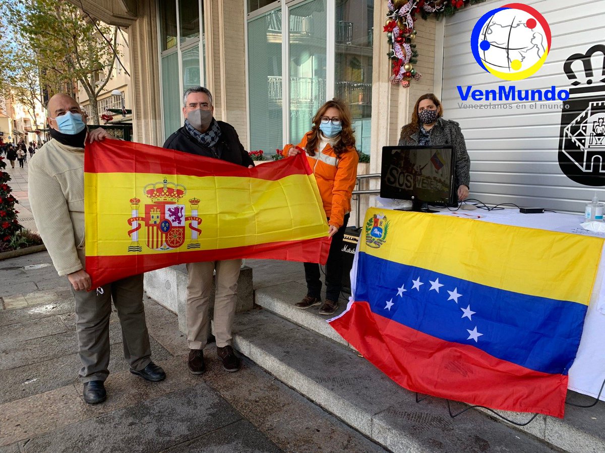 VenMundo's tweet photo. La directiva de VenMundo junto a los Venezolanos en Ciudad Real, España realizaron este 12 de diciembre la Manifestación Presencial de la Consulta Popular; donde un poco más de 900 venezolanos en la Provincia participaron activamente. #ConsultaPopular12D #vzlaalzalavoz #venmundo https://t.co/94c2wdMiYh